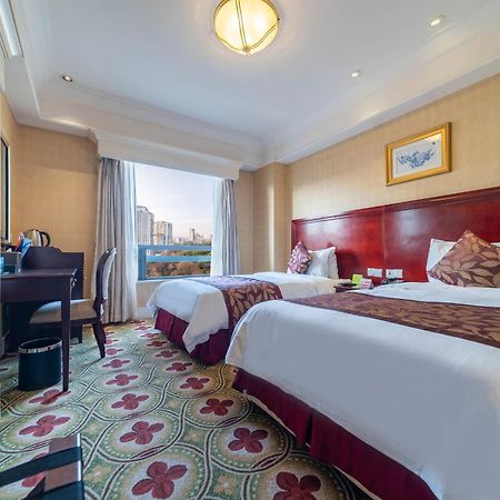 Ramada Yichang Hotel Екстериор снимка