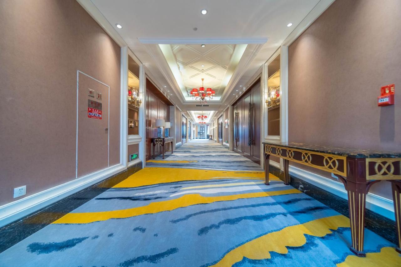 Ramada Yichang Hotel Екстериор снимка