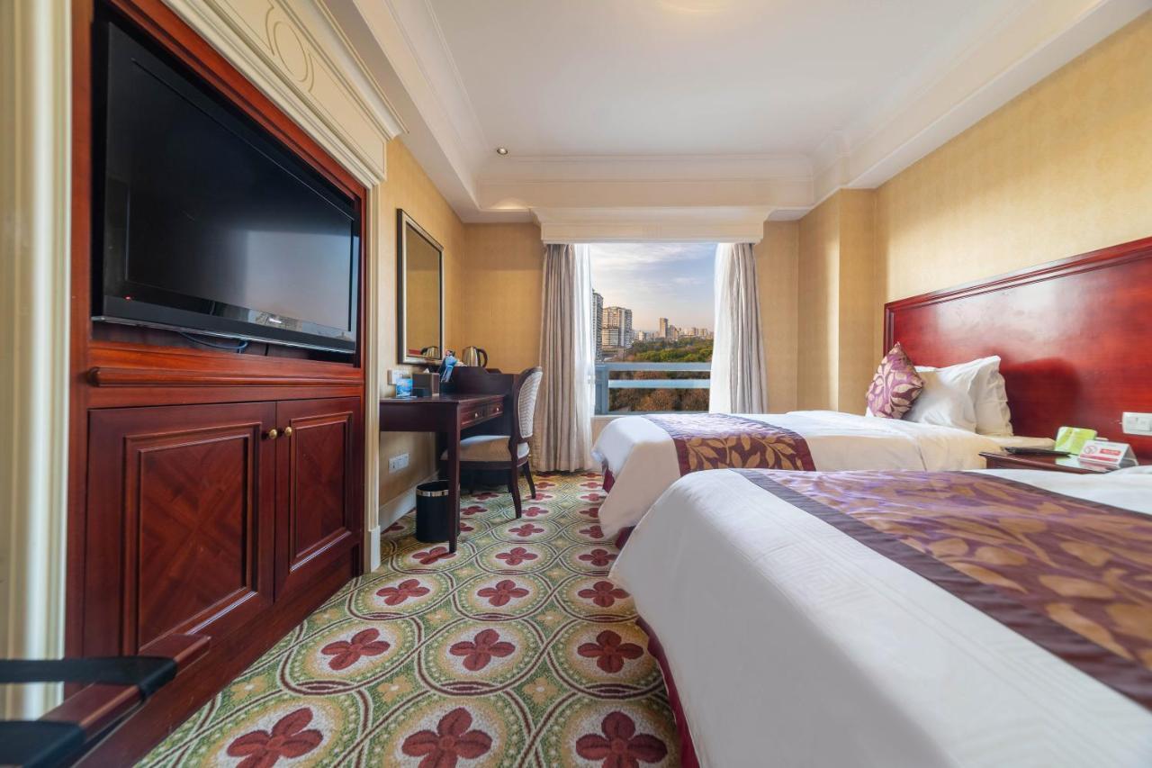 Ramada Yichang Hotel Екстериор снимка