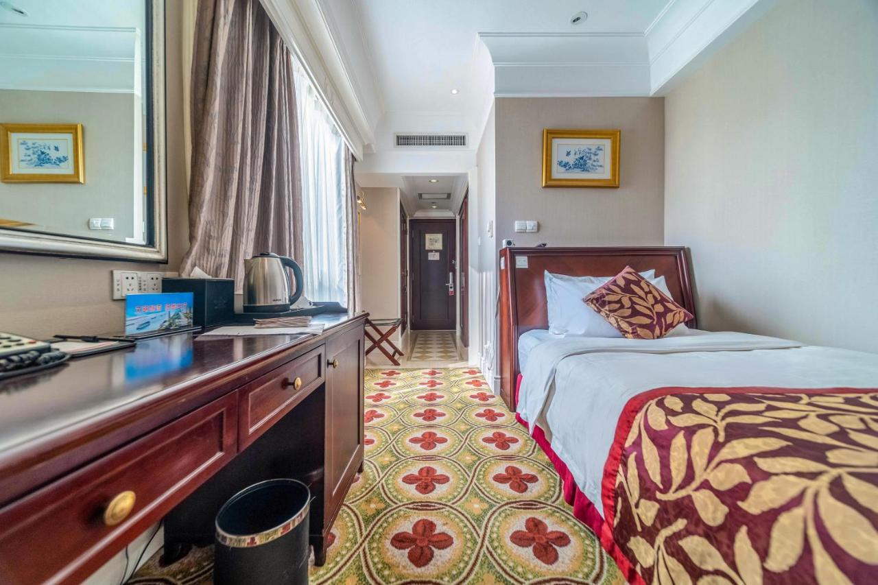 Ramada Yichang Hotel Екстериор снимка
