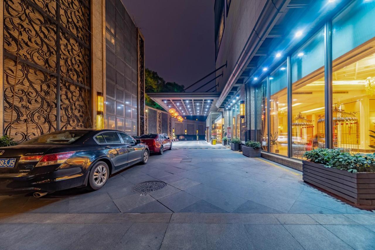 Ramada Yichang Hotel Екстериор снимка