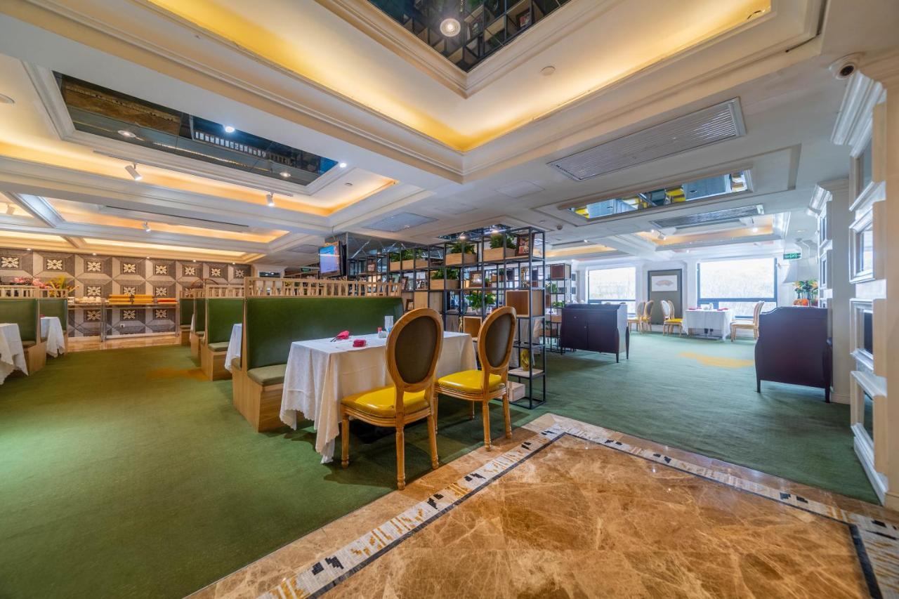 Ramada Yichang Hotel Екстериор снимка