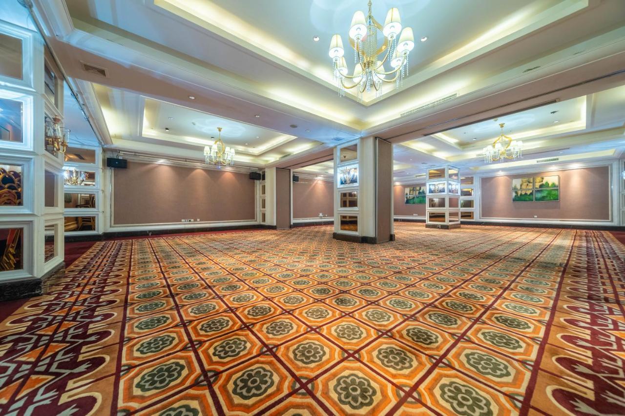 Ramada Yichang Hotel Екстериор снимка