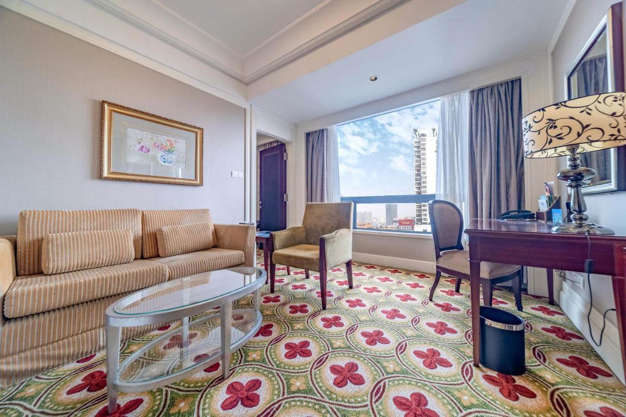 Ramada Yichang Hotel Екстериор снимка