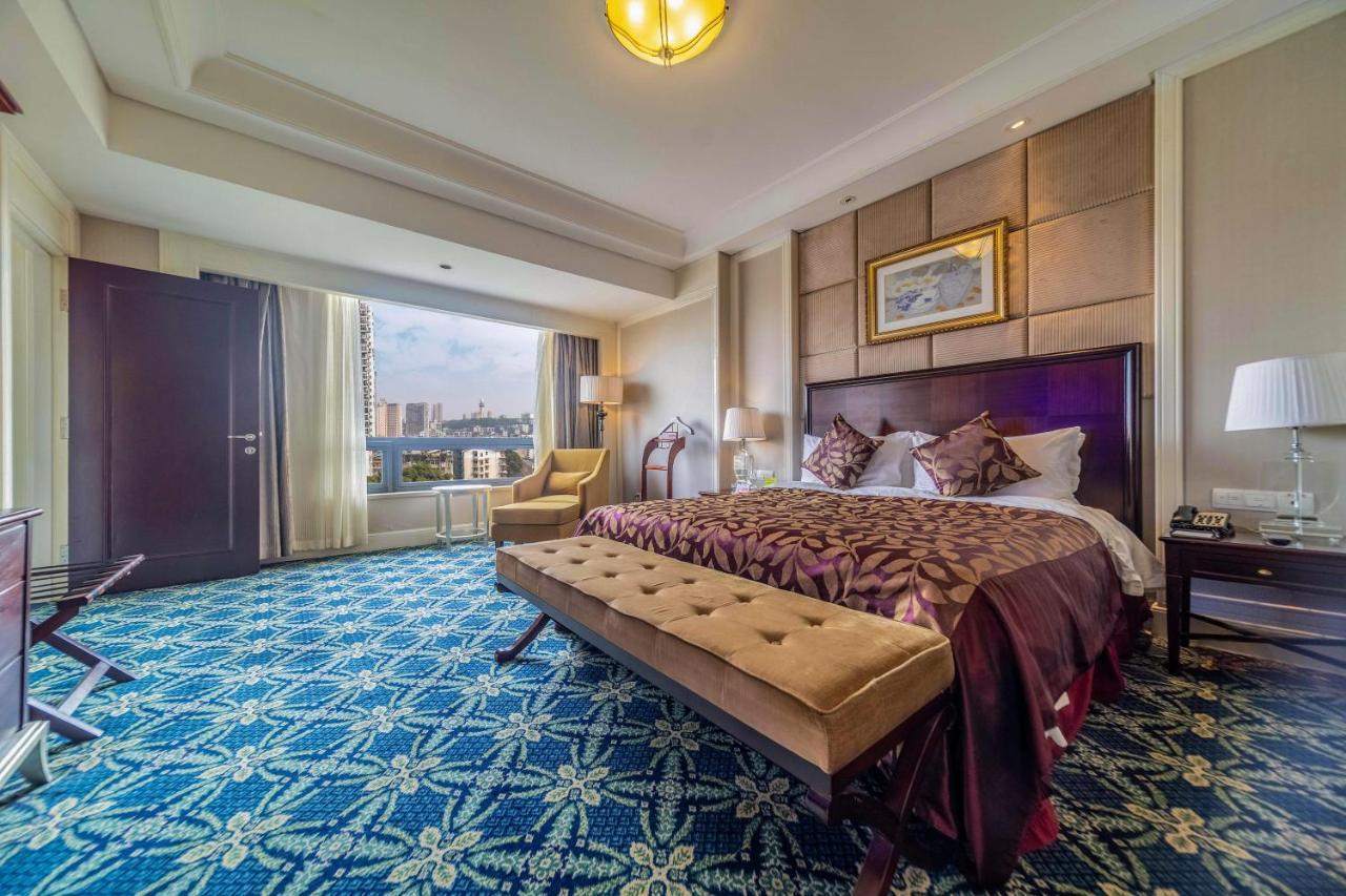 Ramada Yichang Hotel Екстериор снимка