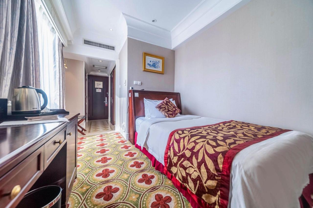 Ramada Yichang Hotel Екстериор снимка