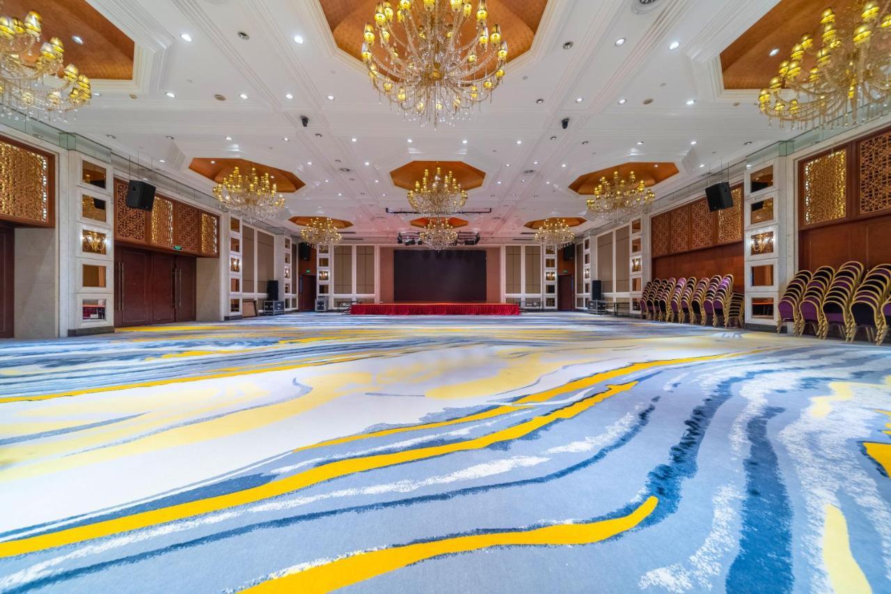Ramada Yichang Hotel Екстериор снимка