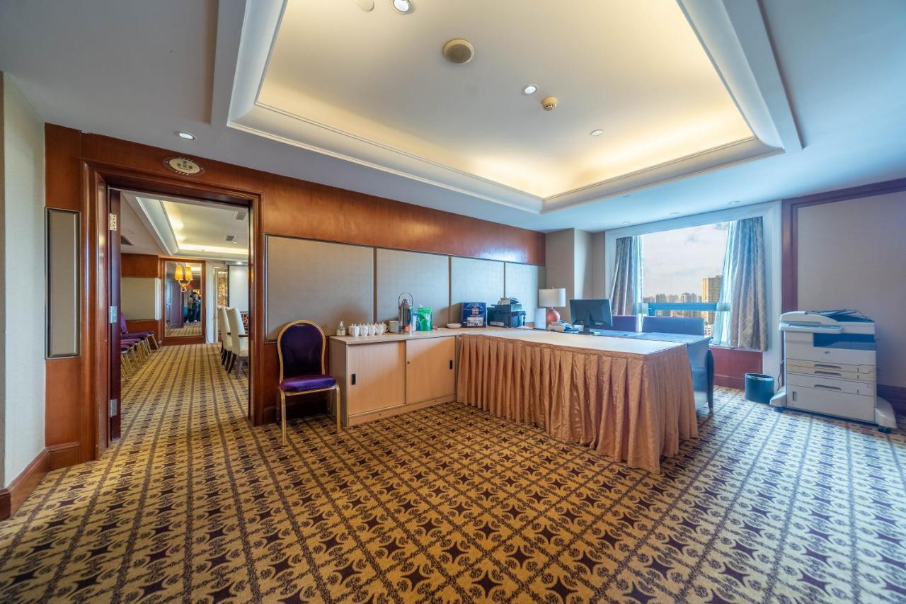 Ramada Yichang Hotel Екстериор снимка