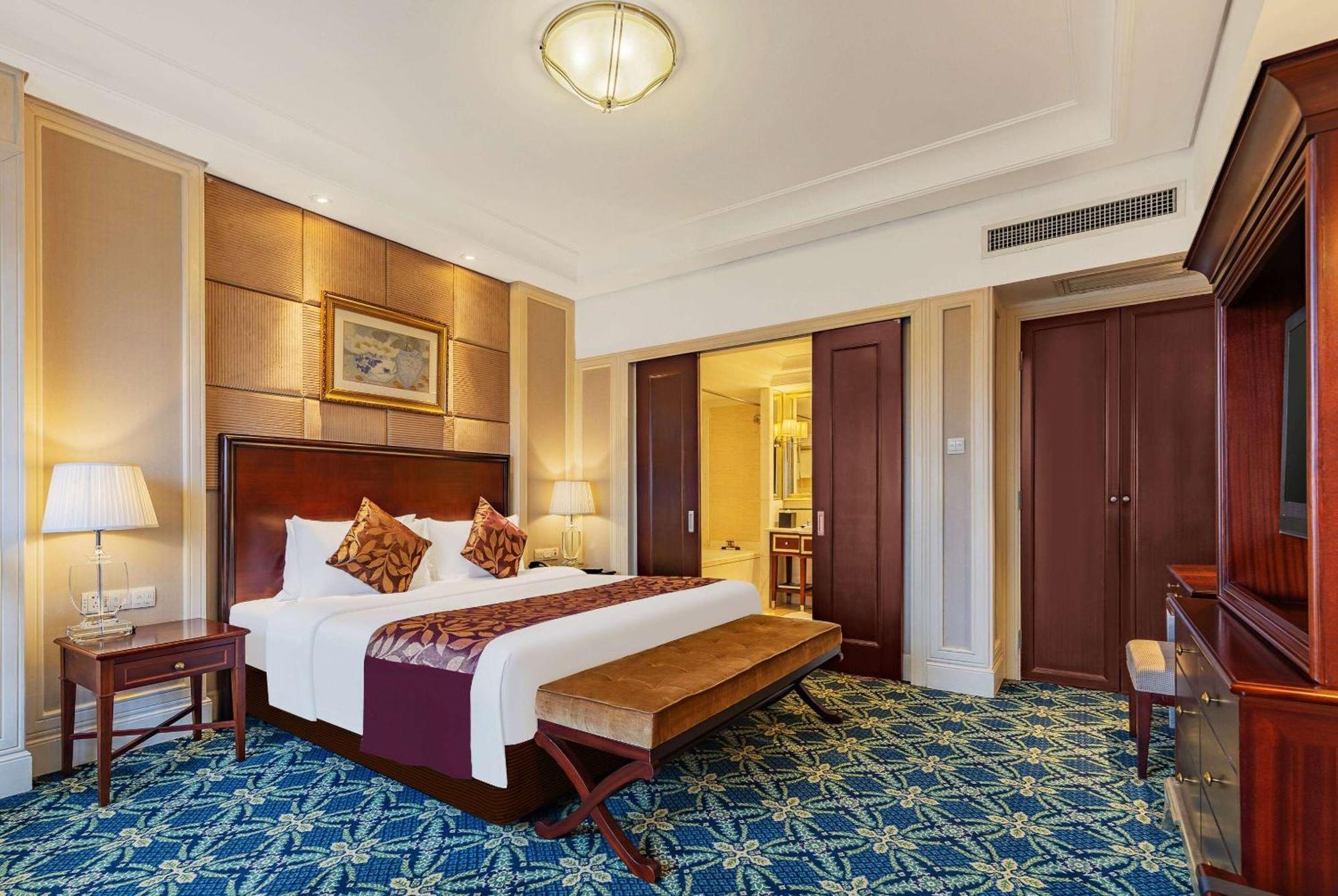 Ramada Yichang Hotel Екстериор снимка
