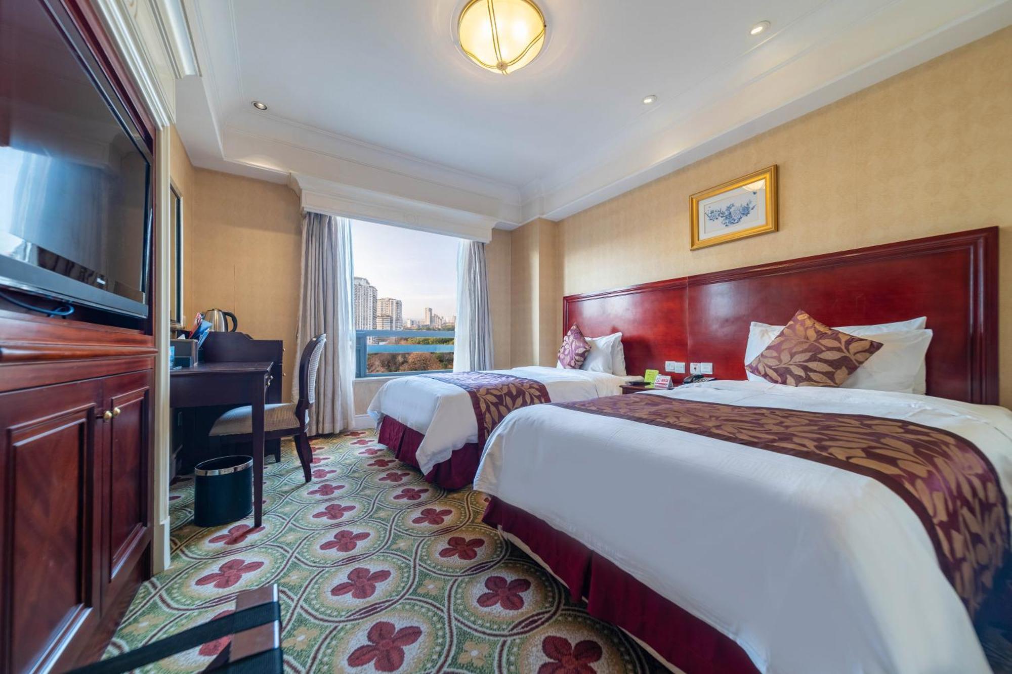 Ramada Yichang Hotel Екстериор снимка