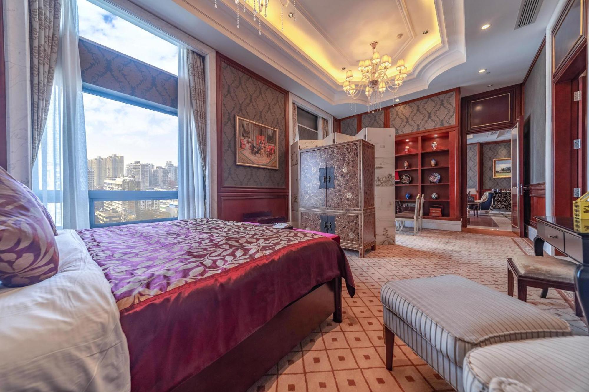 Ramada Yichang Hotel Екстериор снимка