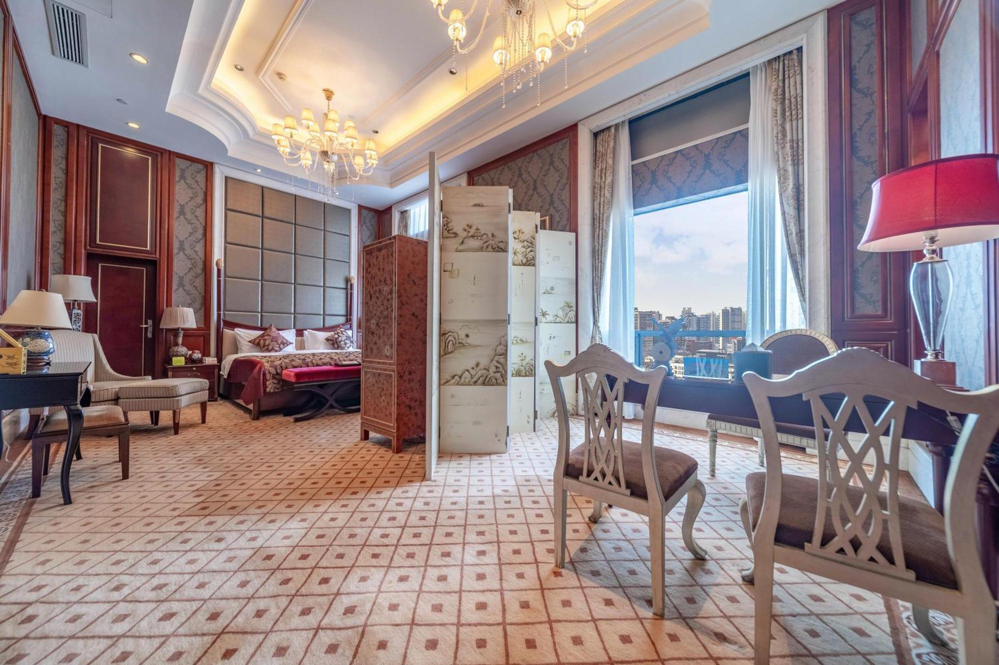 Ramada Yichang Hotel Екстериор снимка