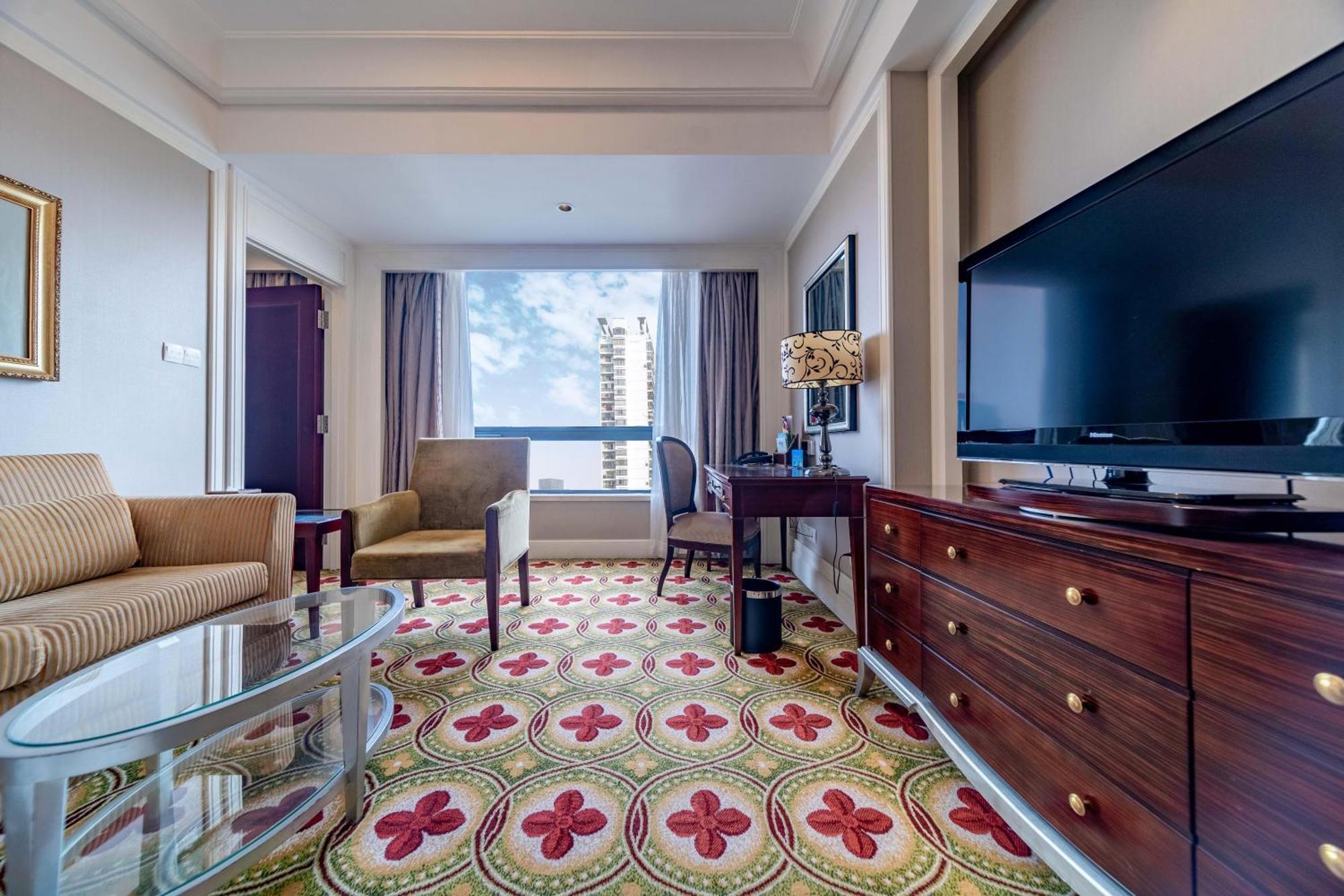 Ramada Yichang Hotel Екстериор снимка
