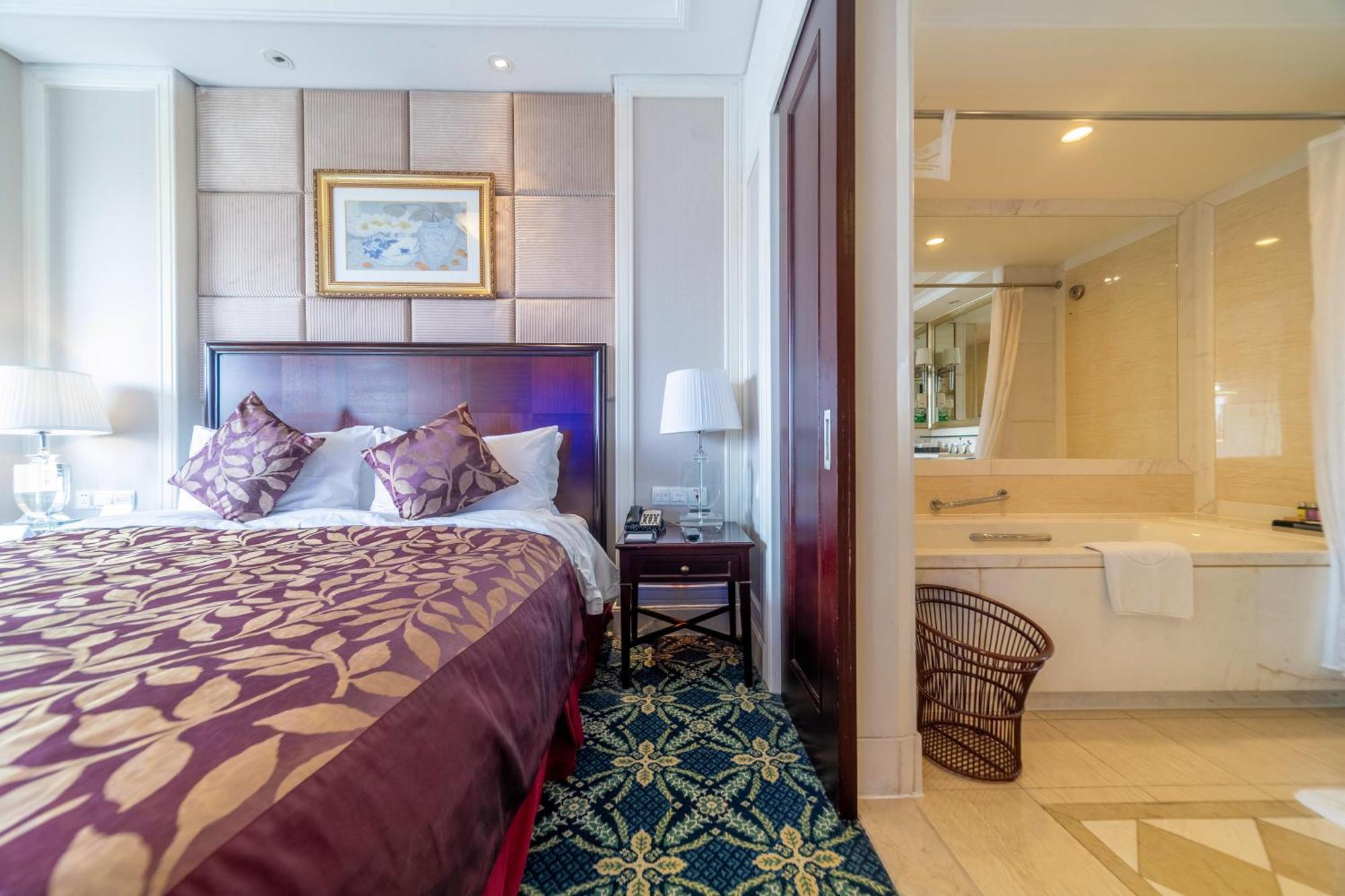 Ramada Yichang Hotel Екстериор снимка