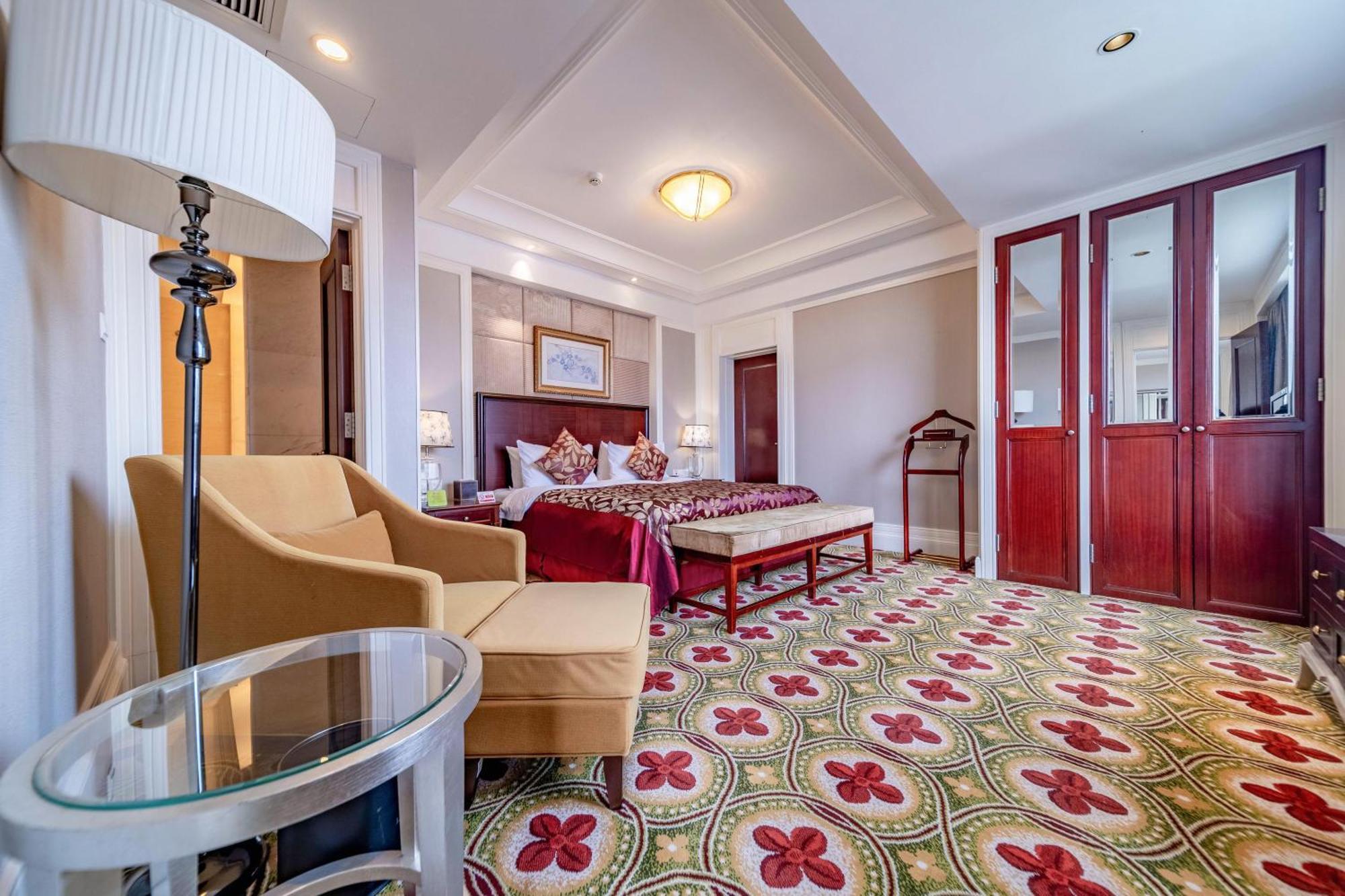 Ramada Yichang Hotel Екстериор снимка