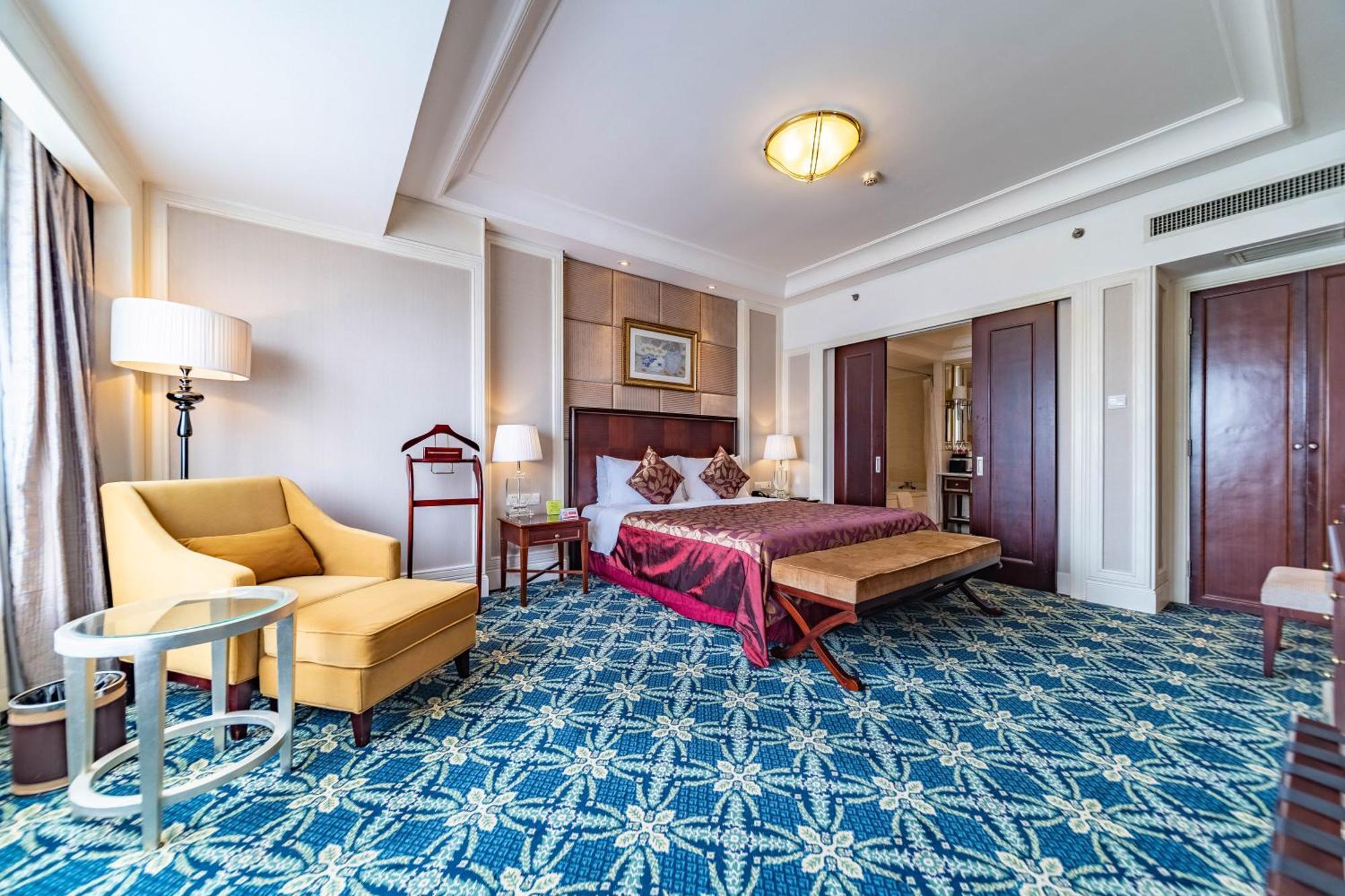 Ramada Yichang Hotel Екстериор снимка