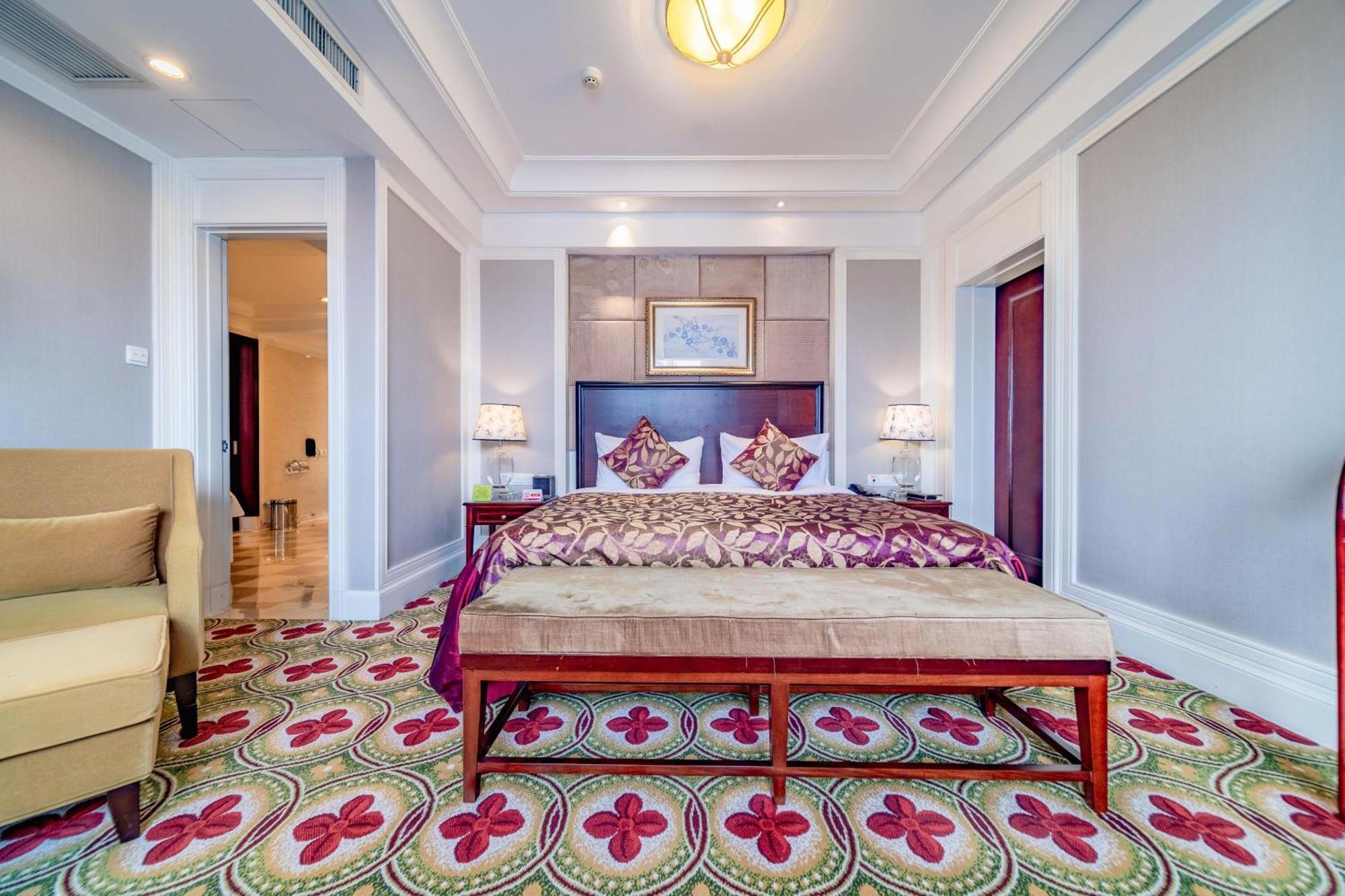 Ramada Yichang Hotel Екстериор снимка