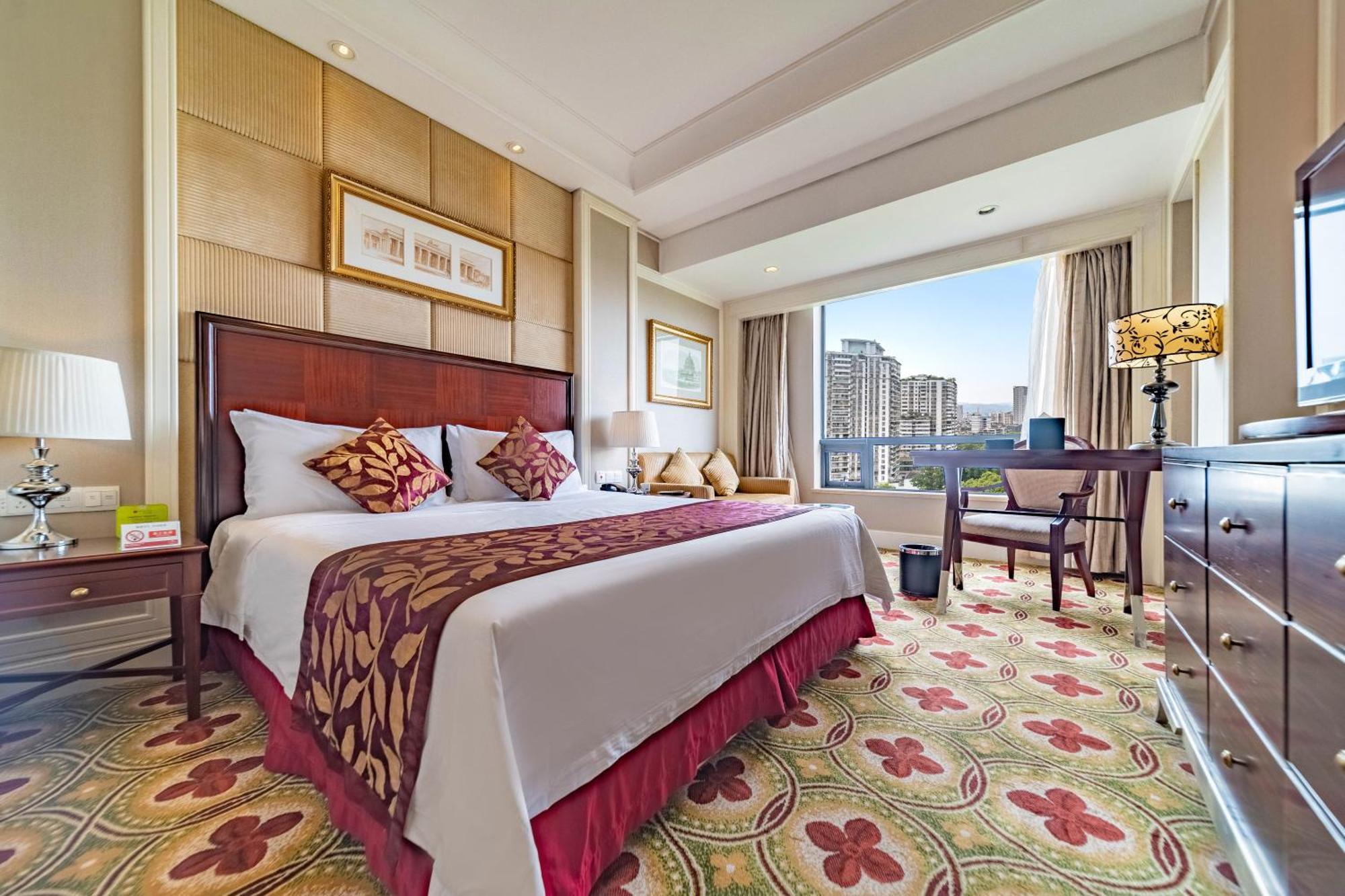 Ramada Yichang Hotel Екстериор снимка