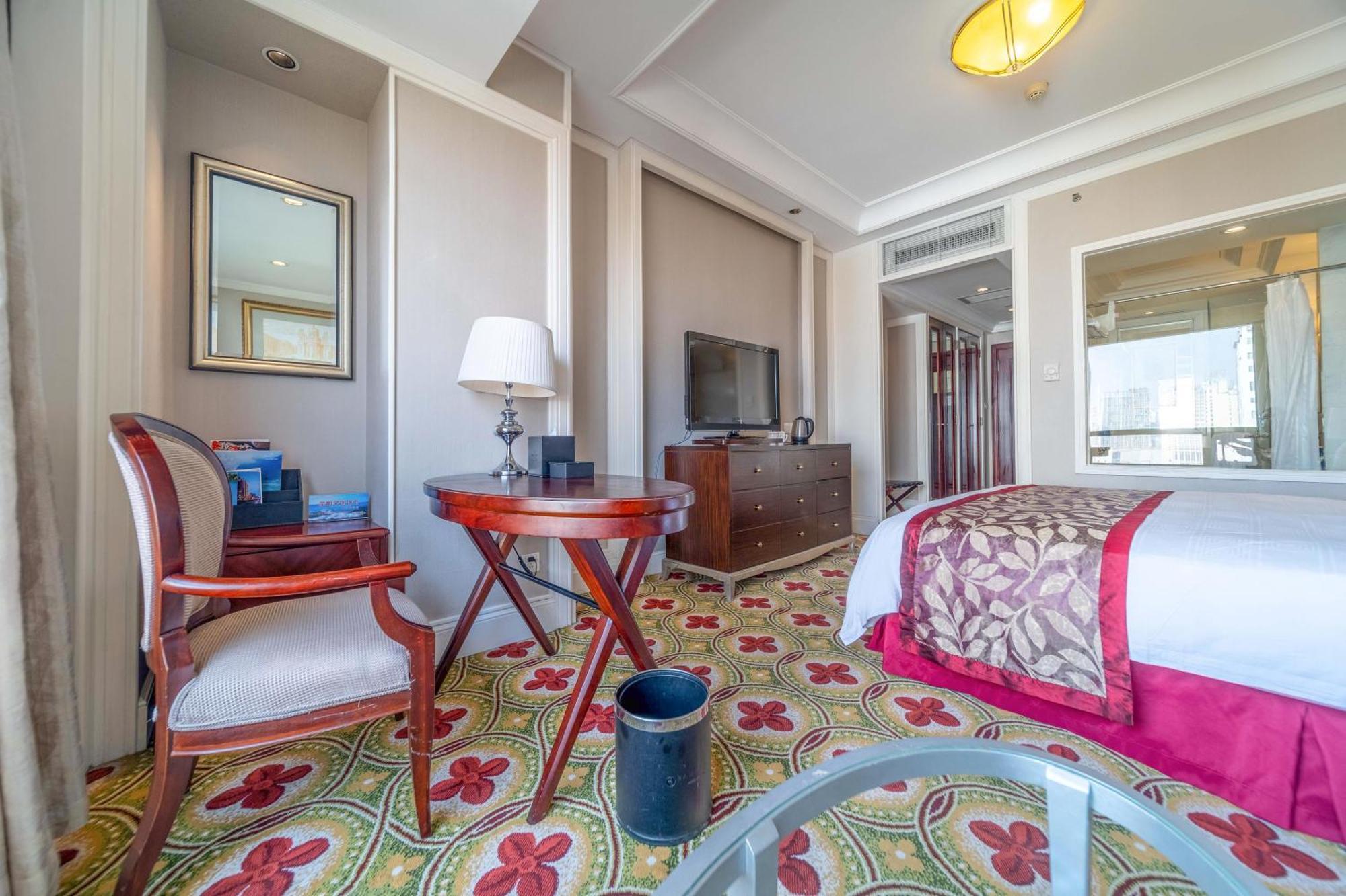 Ramada Yichang Hotel Екстериор снимка